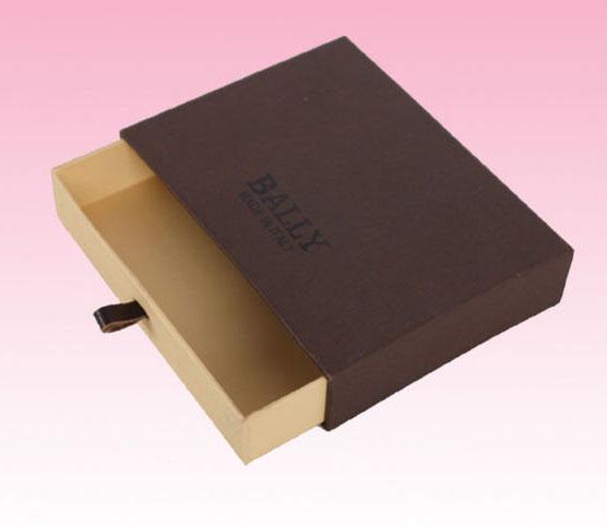 custom printed brown paper gift packaging boxes with satin clothing